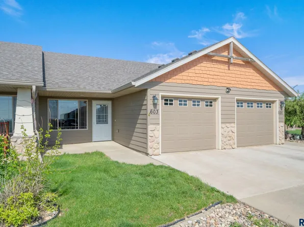 603 Hunter Dr, Harrisburg, SD 57032