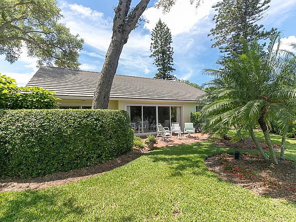 3rd image of 464 Village Ln