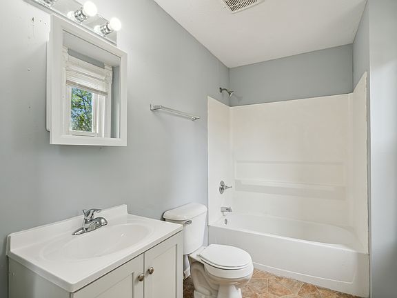 4th image of 2512 6th St N #1