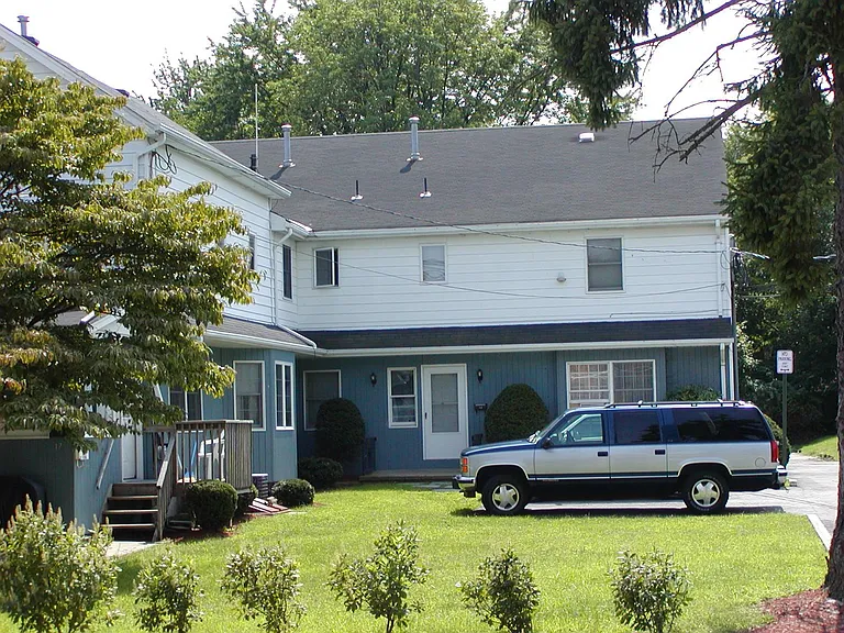 17 Kiel Ave — Photo 2
