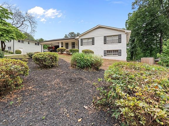 3rd image of 1083 Amelia Dr SW