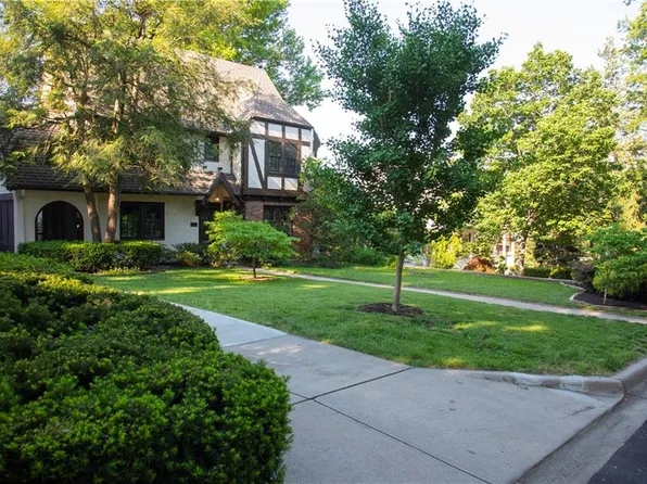 5519 Crestwood Dr, Kansas City, MO 64110