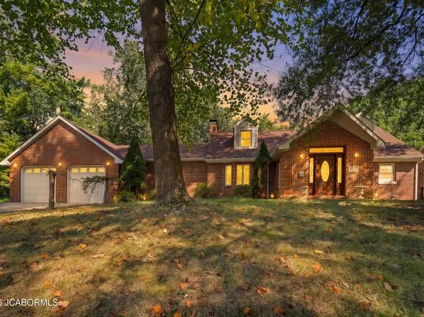 1017 Hawthorne Pkwy, Jefferson City, MO 65109
