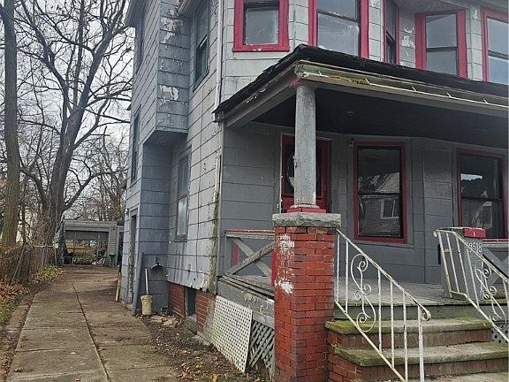 3rd image of 13518 Beaumont St