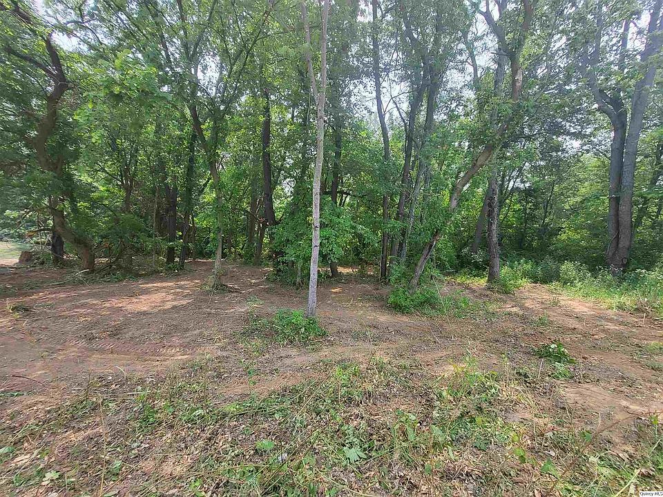 2nd image of 2610 Parkwood Dr