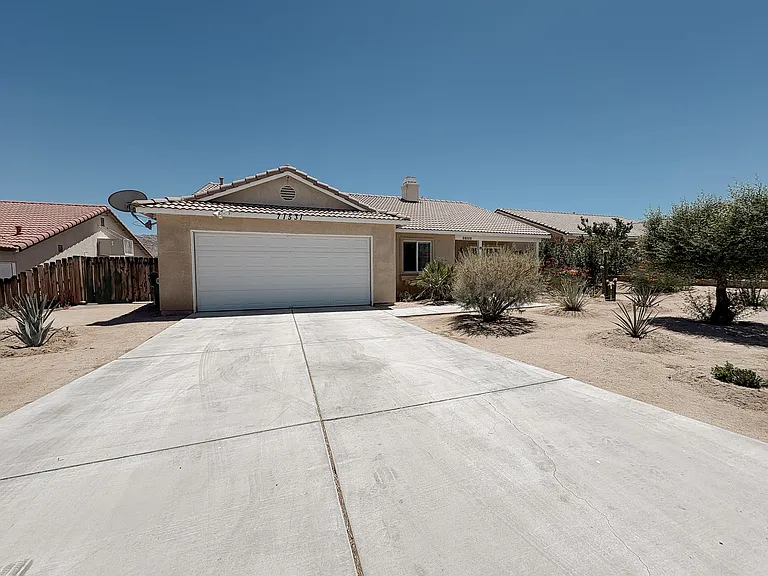 71531 Sunnyvale Dr — Photo 2