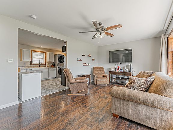 5th image of 2631 W Westminster Ave