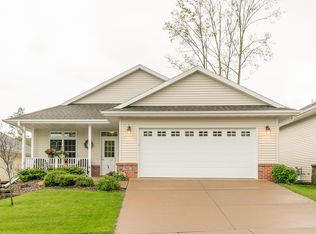 706 Maple Shade Dr, Holmen, WI 54636