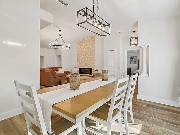 4th image of 2513 N Valrico Rd