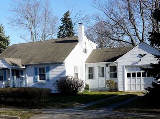 800 Champlin Pl, Greenport, NY 11944