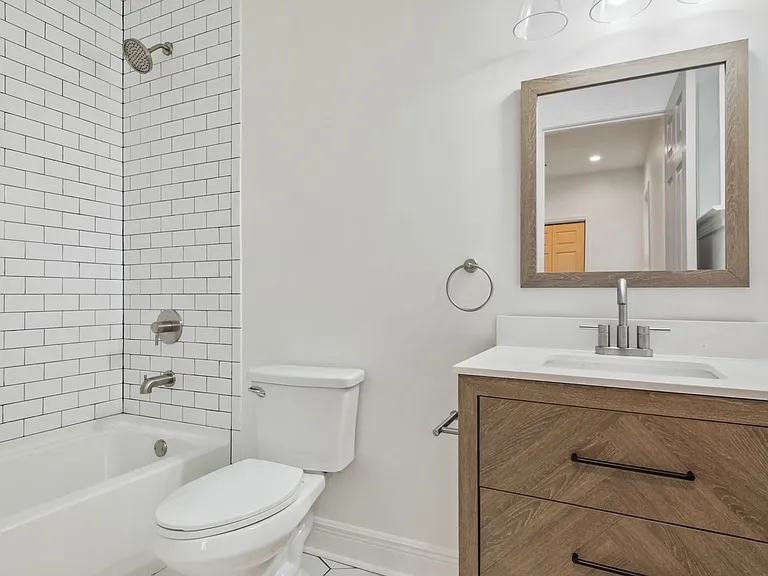 1510 S Robertson — Photo 10