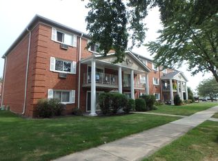 100 E Lillian Ave APT 1B, Arlington Heights, IL 60004