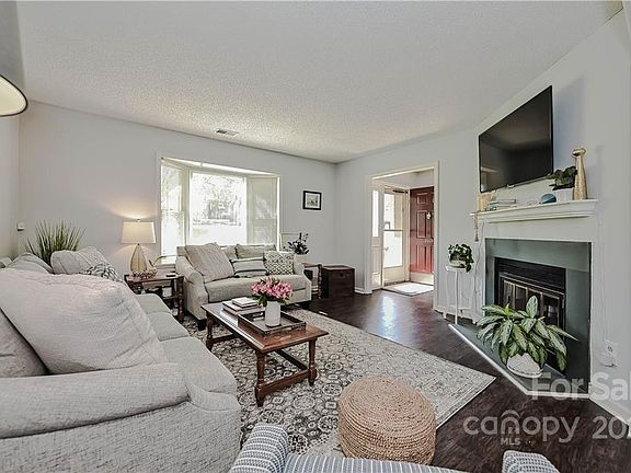 5th image of 8318 Summerglen Cir
