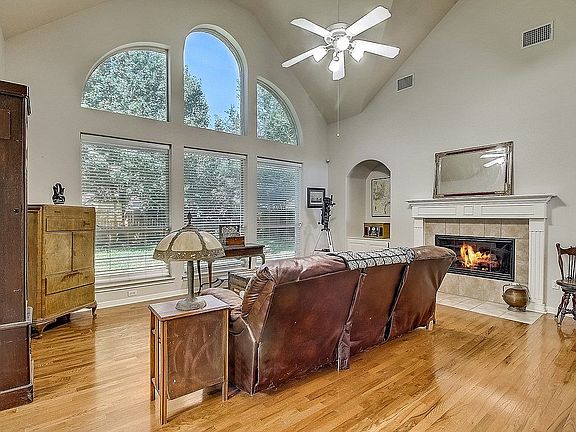 3rd image of 2333 Berwick Dr