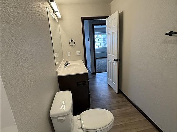 4th image of 410 Ennen Dr