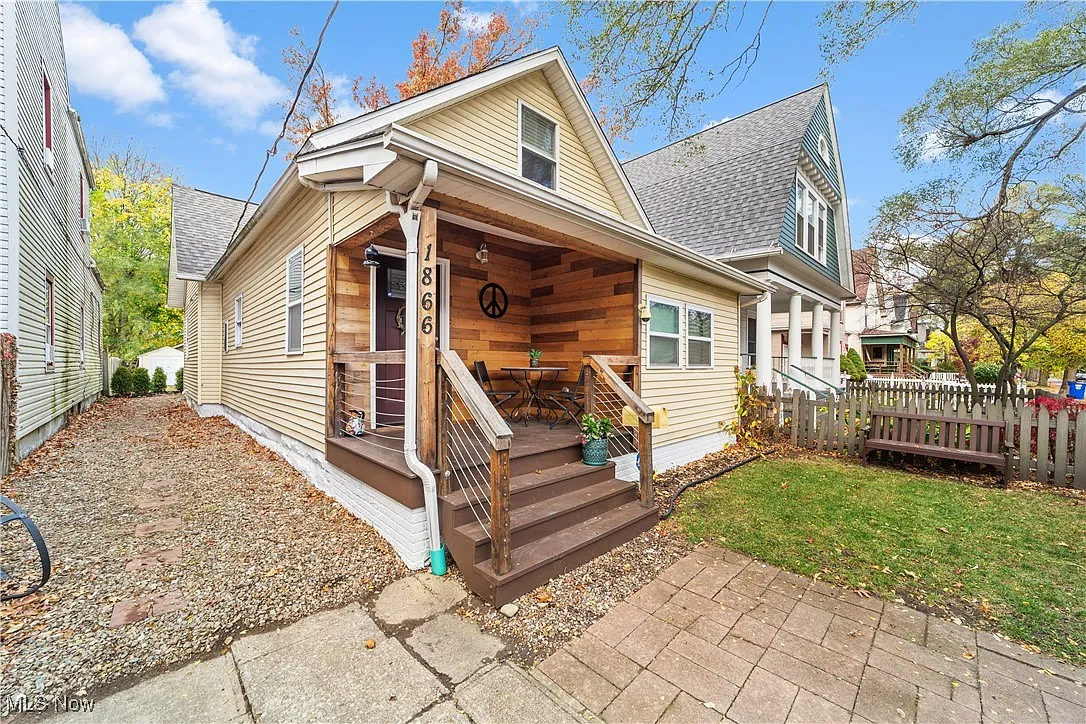 1866 W 45th St photo 1