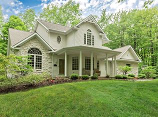 10530 Locust Grove Dr, Chardon, OH 44024