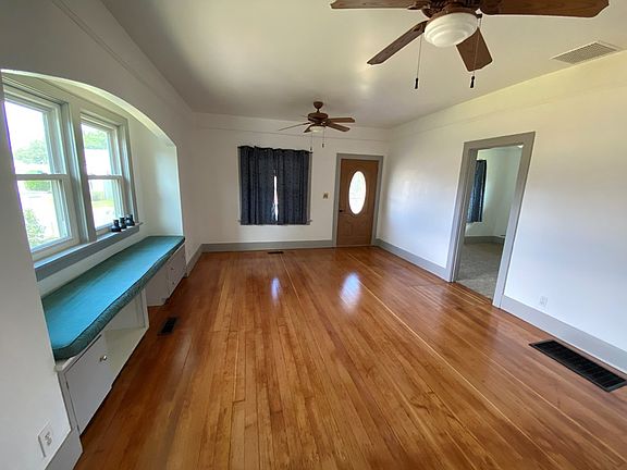 2nd image of 424 SE 8th St