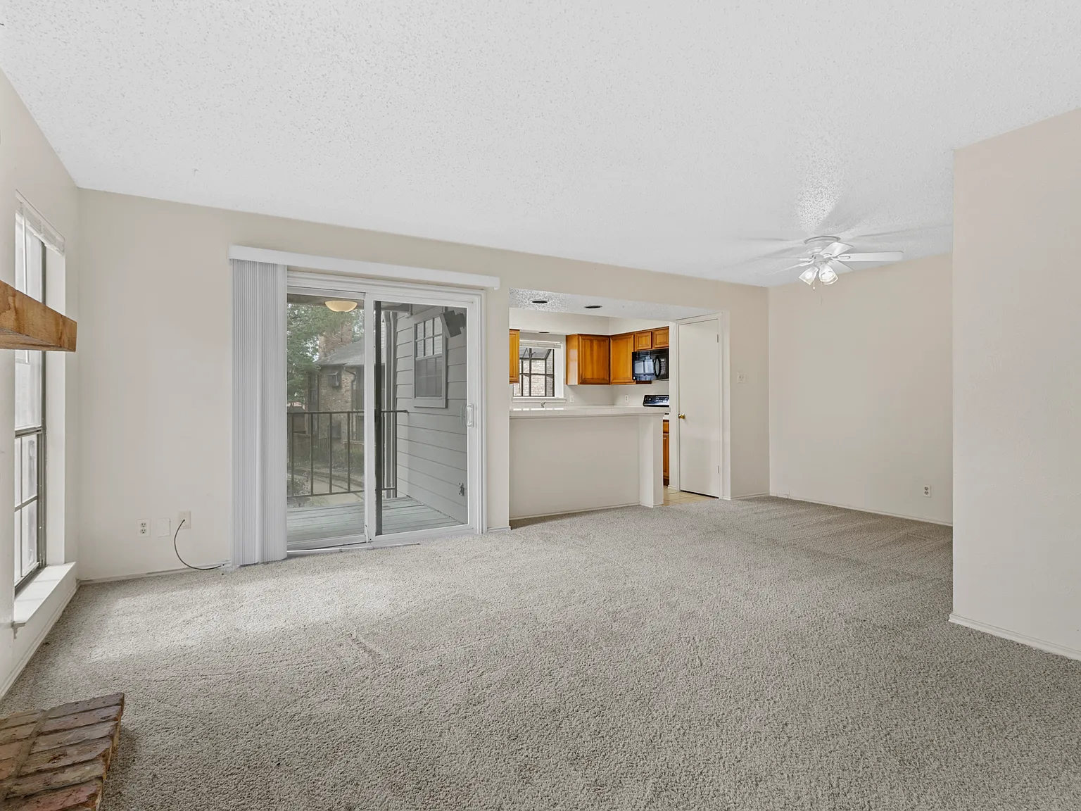 15221 Berry Trl Bldg: A Unit 108, Dallas; 75248 - 1 — Photo 2
