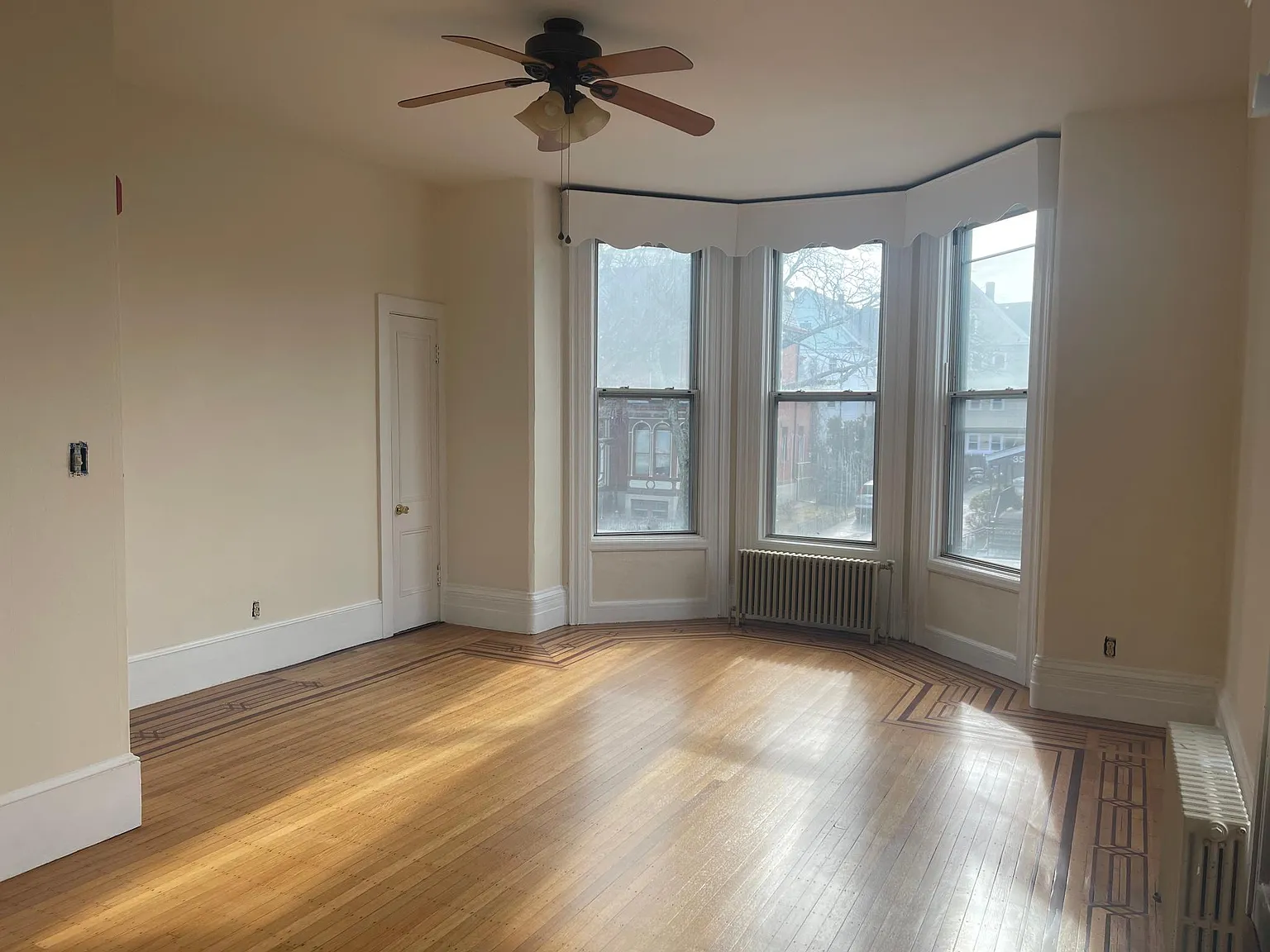 355 Broadway St — Photo 1