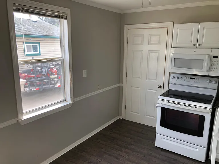 27189 Seyburn Ave — Photo 11