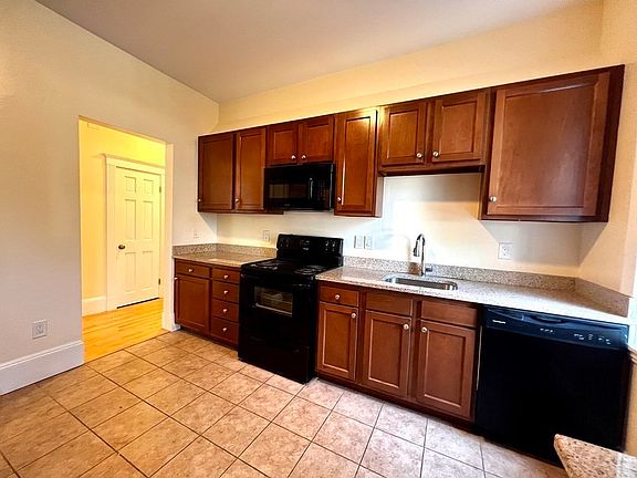 4th image of 102 Trowbridge St APT 3L
