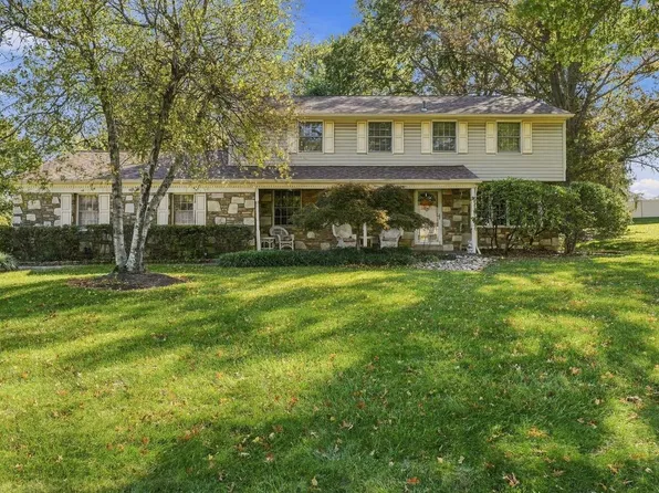 25 Cedarbrook Dr, Southampton, PA 18966