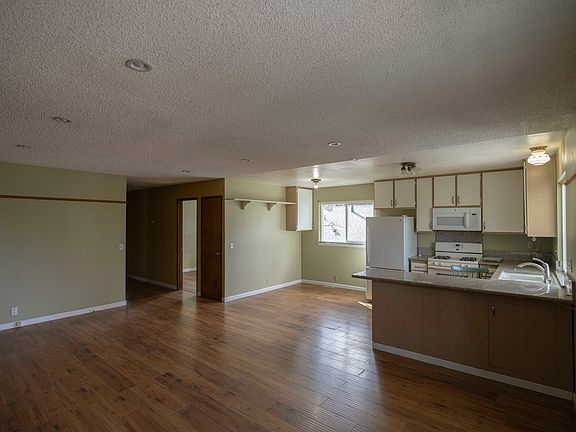 5th image of 26425 Lake Forest Dr