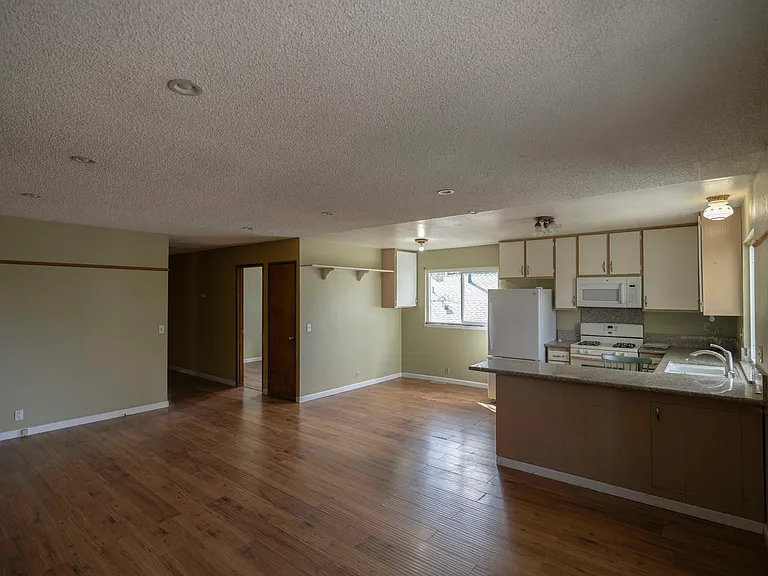26425 Lake Forest Dr — Photo 5