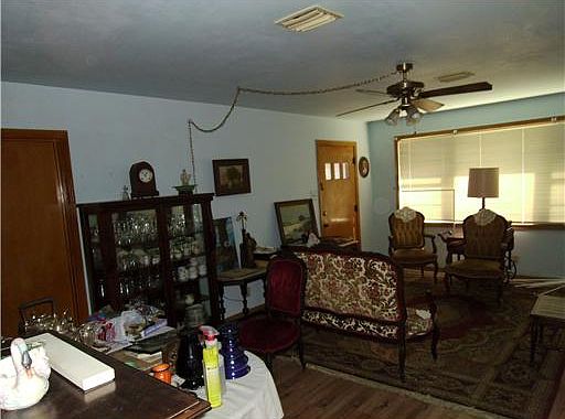 5th image of 232 Louie St