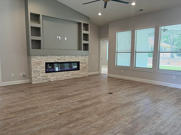 3rd image of 696 Arran Way #B