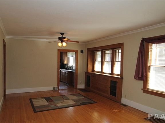 5th image of 727 W Eleanor Pl