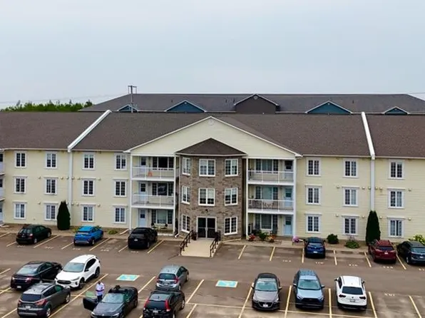 130 Lian St #327, Fredericton, NB E3C 0G4