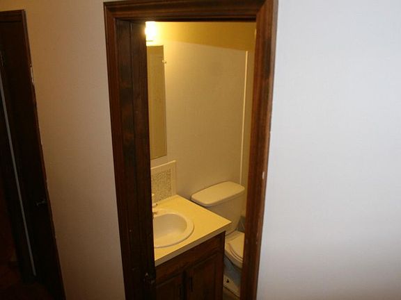 3rd image of 9517 W 86th St