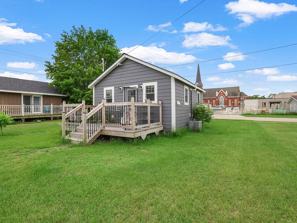 104 Lake St, Weyauwega, WI 54983 MLS 50292857 Zillow