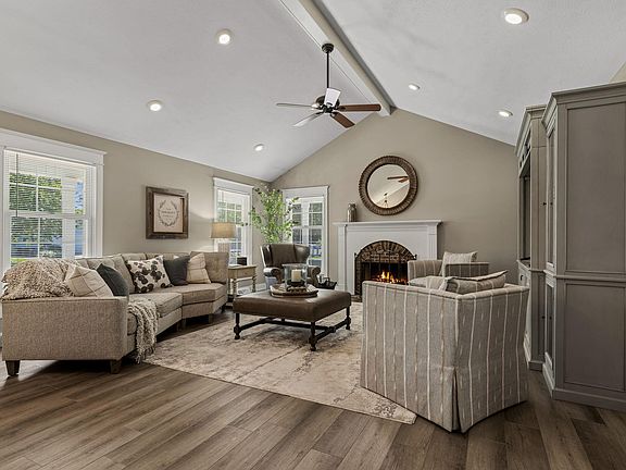 5th image of 1861 Pinegrove Dr