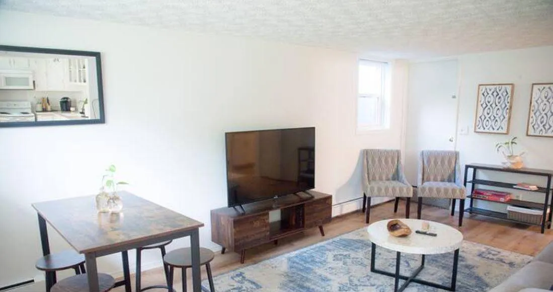 2 bed, 1000 sqft, $2,450 — Photo 2