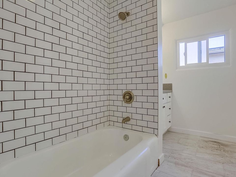 2nd image of 4663 Iowa St Unit A