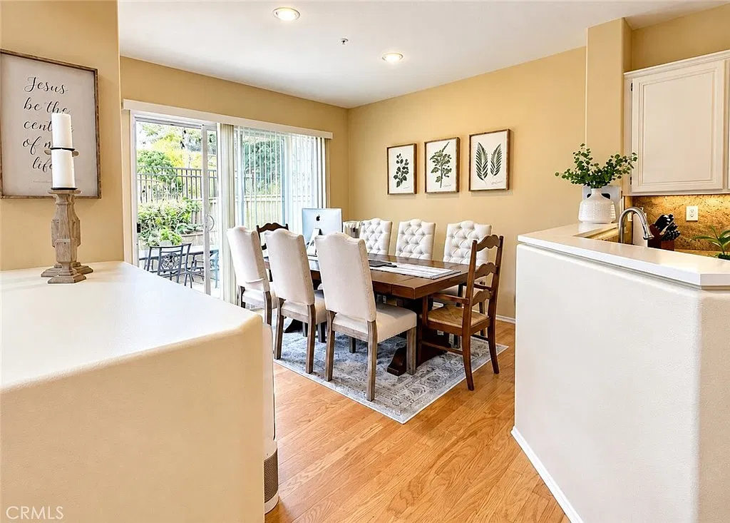 3 bed, 1610 sqft, $4,550 — Photo 4