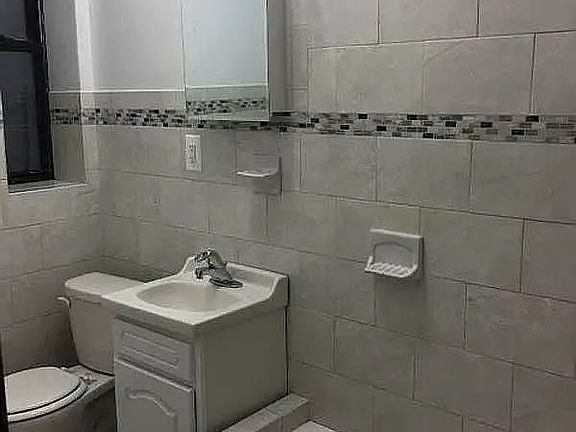 5th image of 511 W 181st St APT 33