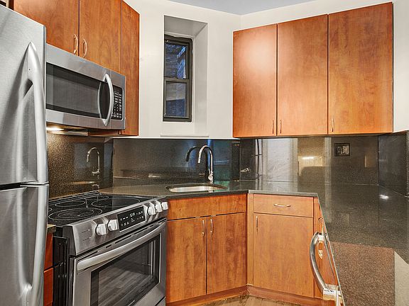 4th image of 1378 York Ave APT 1C