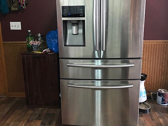 3rd image of 105 Middle Dr