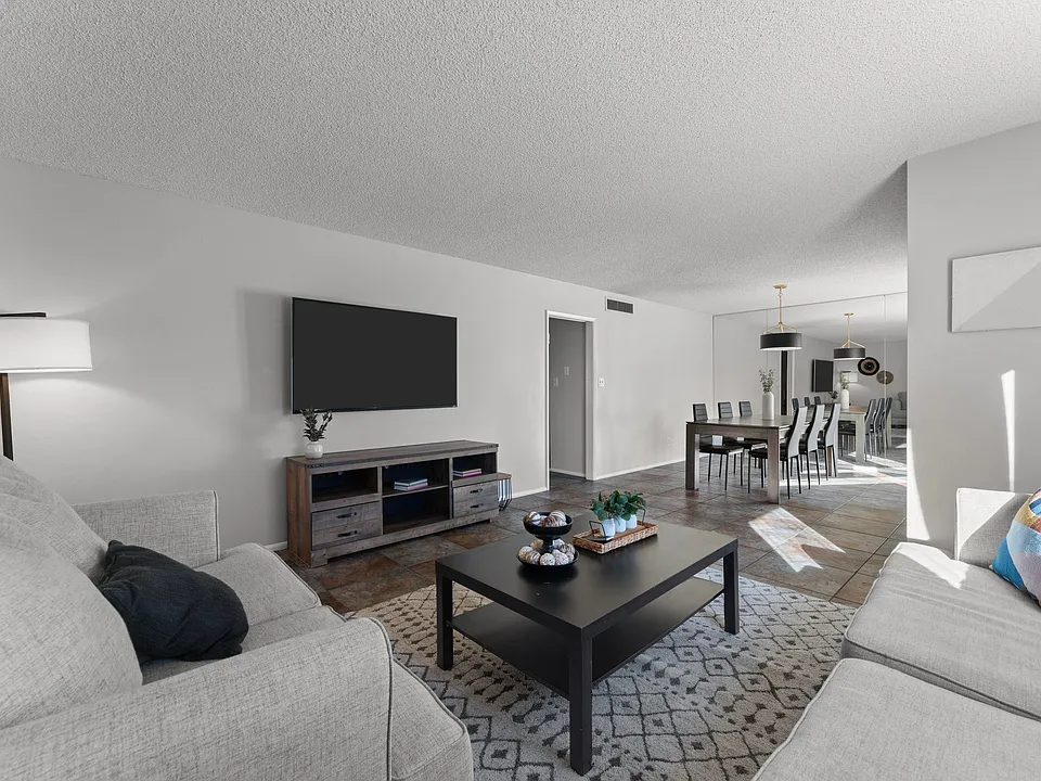 208 Bahia Ln E