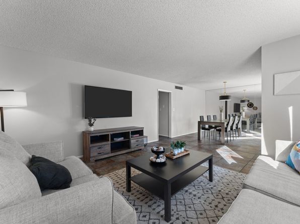 208 Bahia Ln E