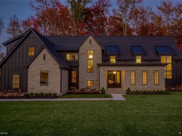 17585 Crescent Rdg, Chagrin Falls, OH 44023