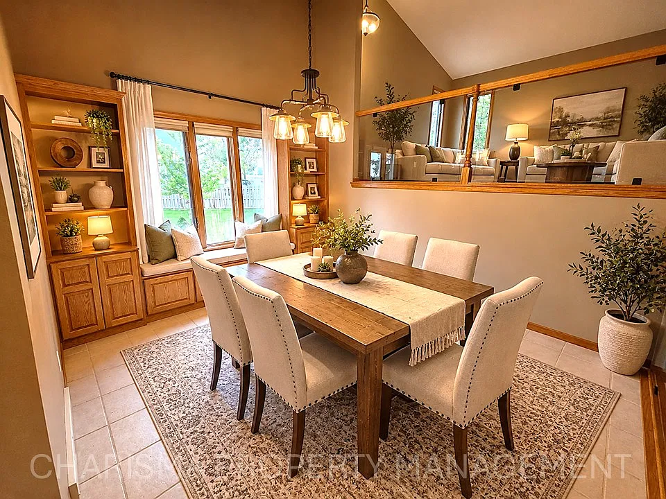 4 bed, 2.5 bath, 3040 sqft, $3,799 — Photo 4