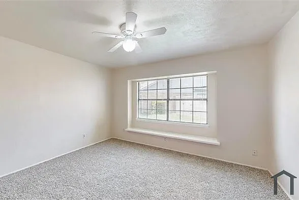 1137 Gannon Dr — Photo 2