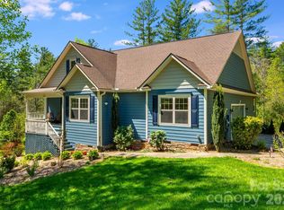 323 Daylily Dr, Hendersonville, NC 28739