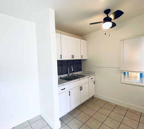 2nd image of 1208 E Clinton Ave #1208