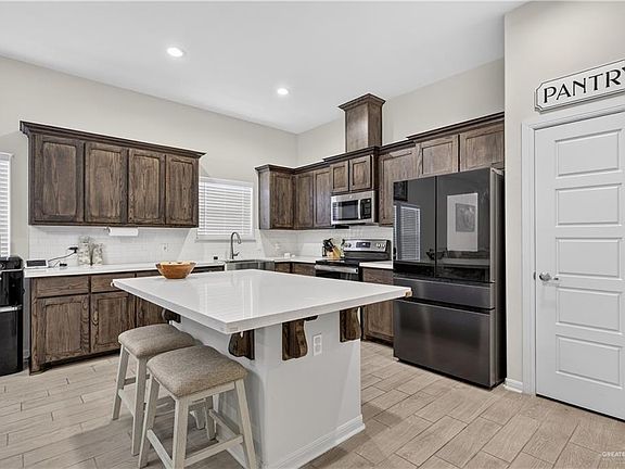 5th image of 526 Palo Blanco St